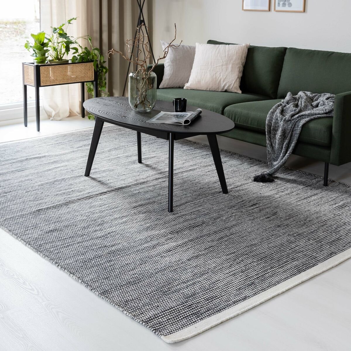 line-villamatto-160x230-cm-musta-valkoinen