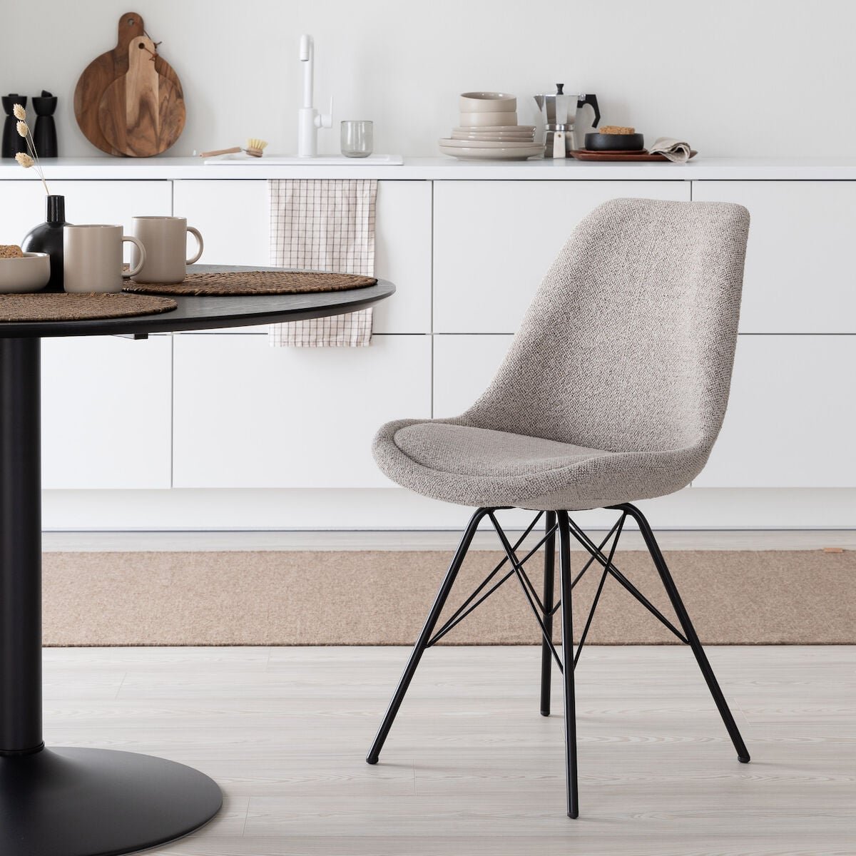 luosto-tuoli-beige-monza-60-mustat-jalat