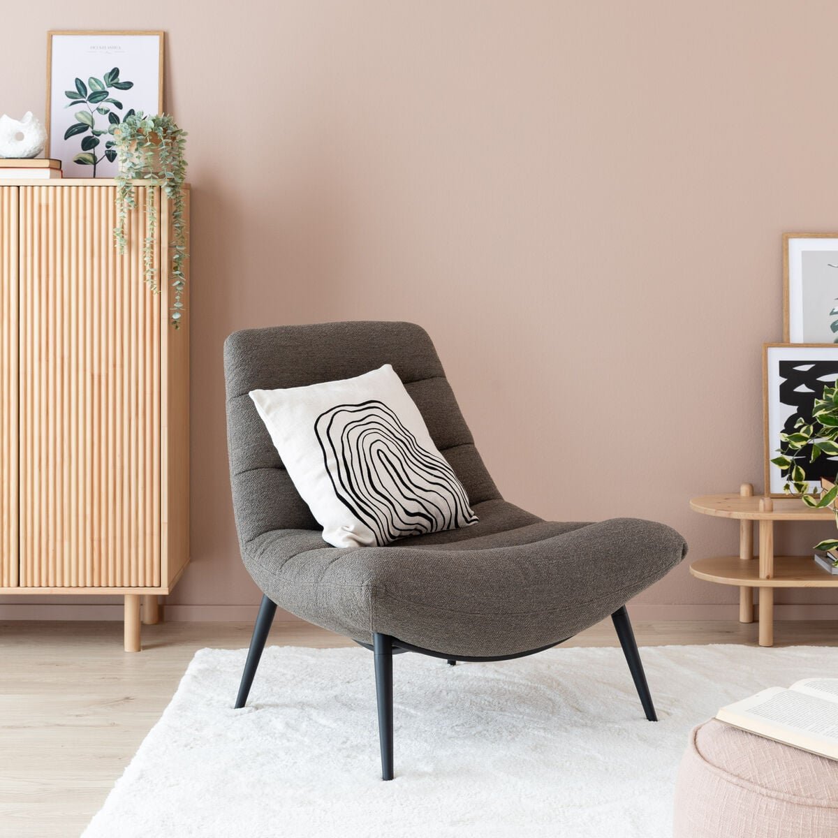 mesi-lounge-nojatuoli-taupe-monza-40-mustat-jalat