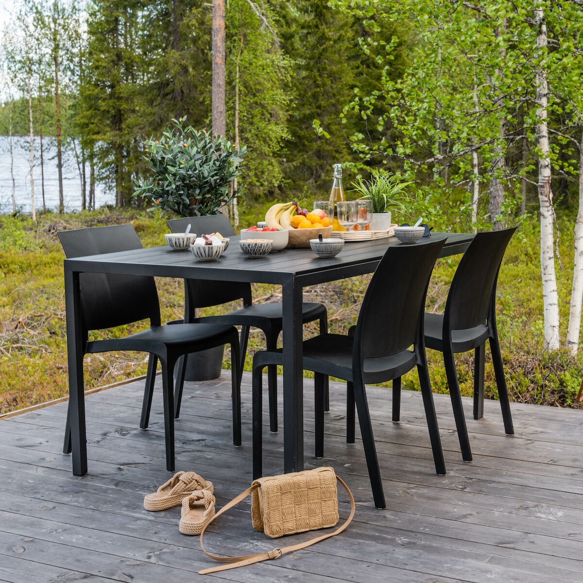 saarni-iiris-4-hengen-ruokailuryhma-musta