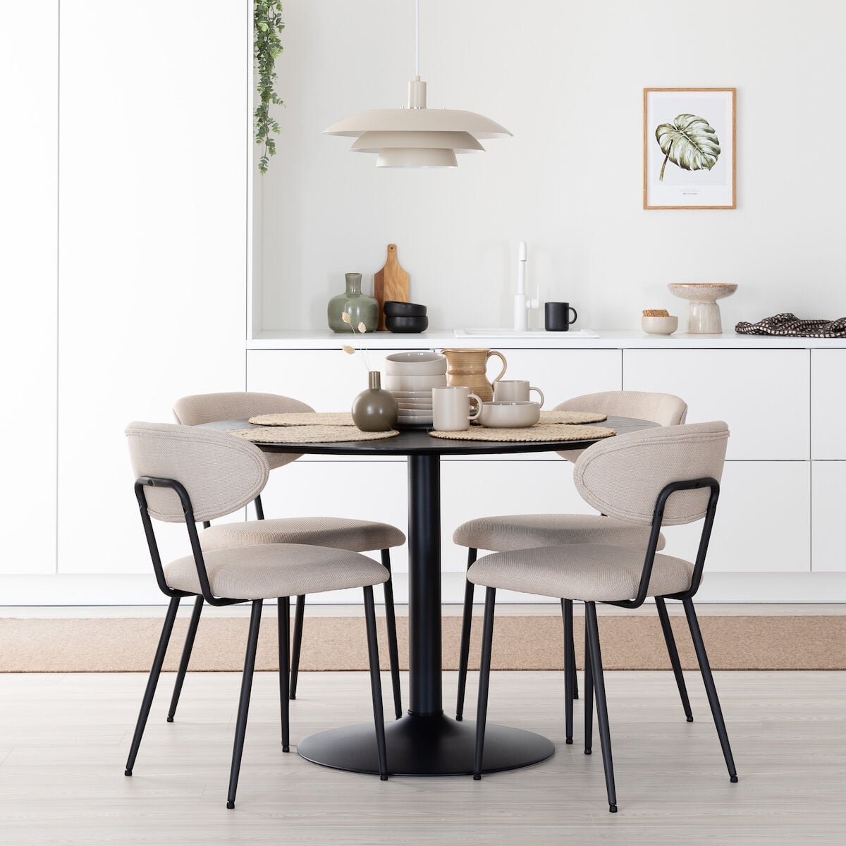 saini-daniel-4-hengen-pyorea-ruokailuryhma-musta-vaalea-beige-basel-24