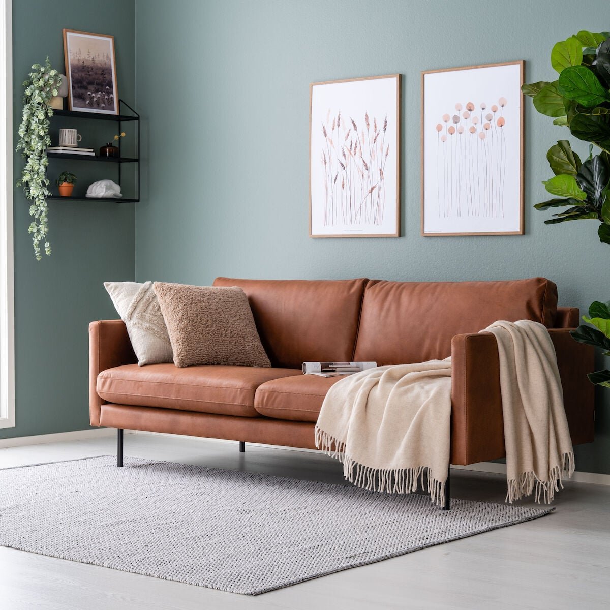 scandic-copenhagen-3-istuttava-sohva-konjakinruskea-kentucky-9-mustat-jalat