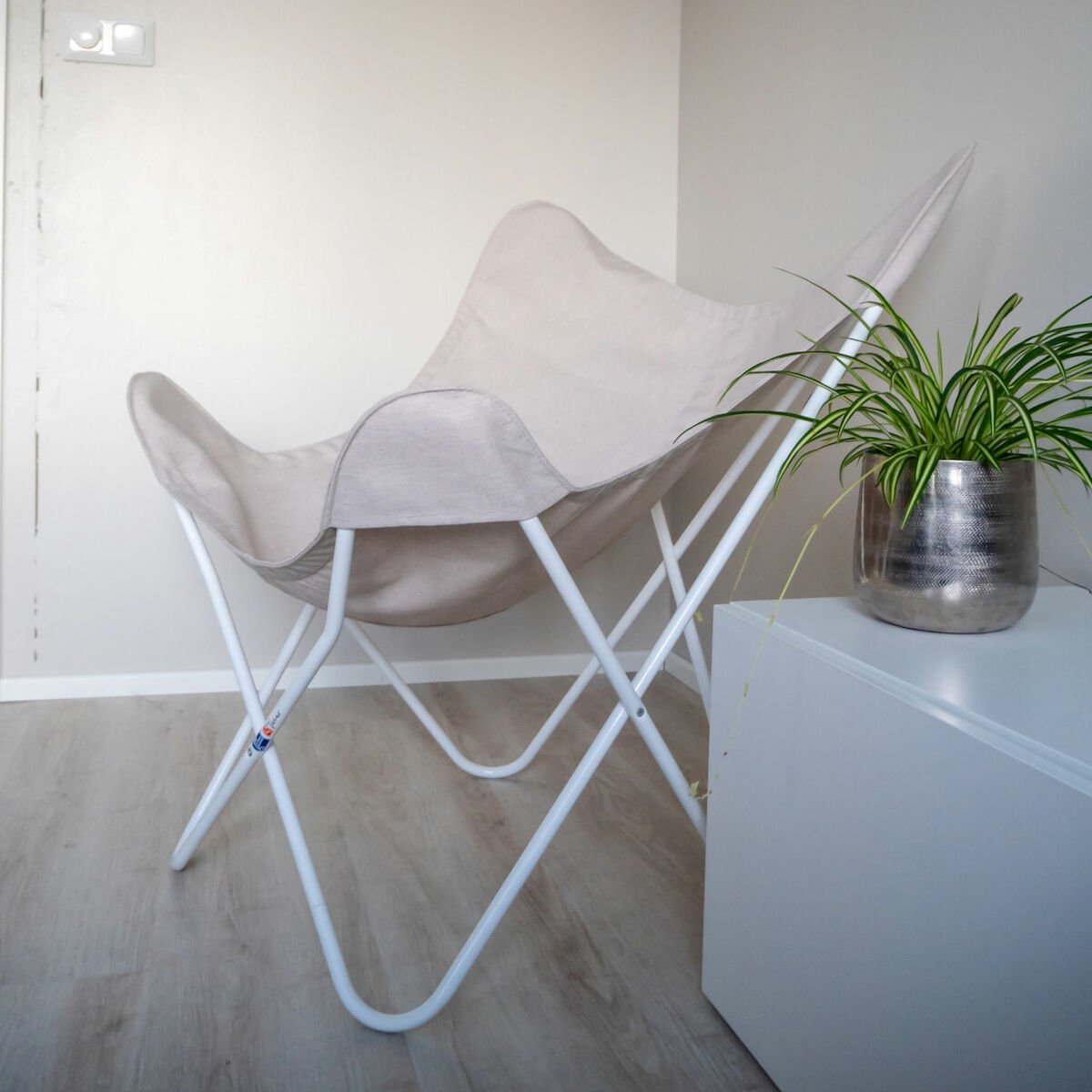varax-lepakkotuoli-21a-beige-valkoinen