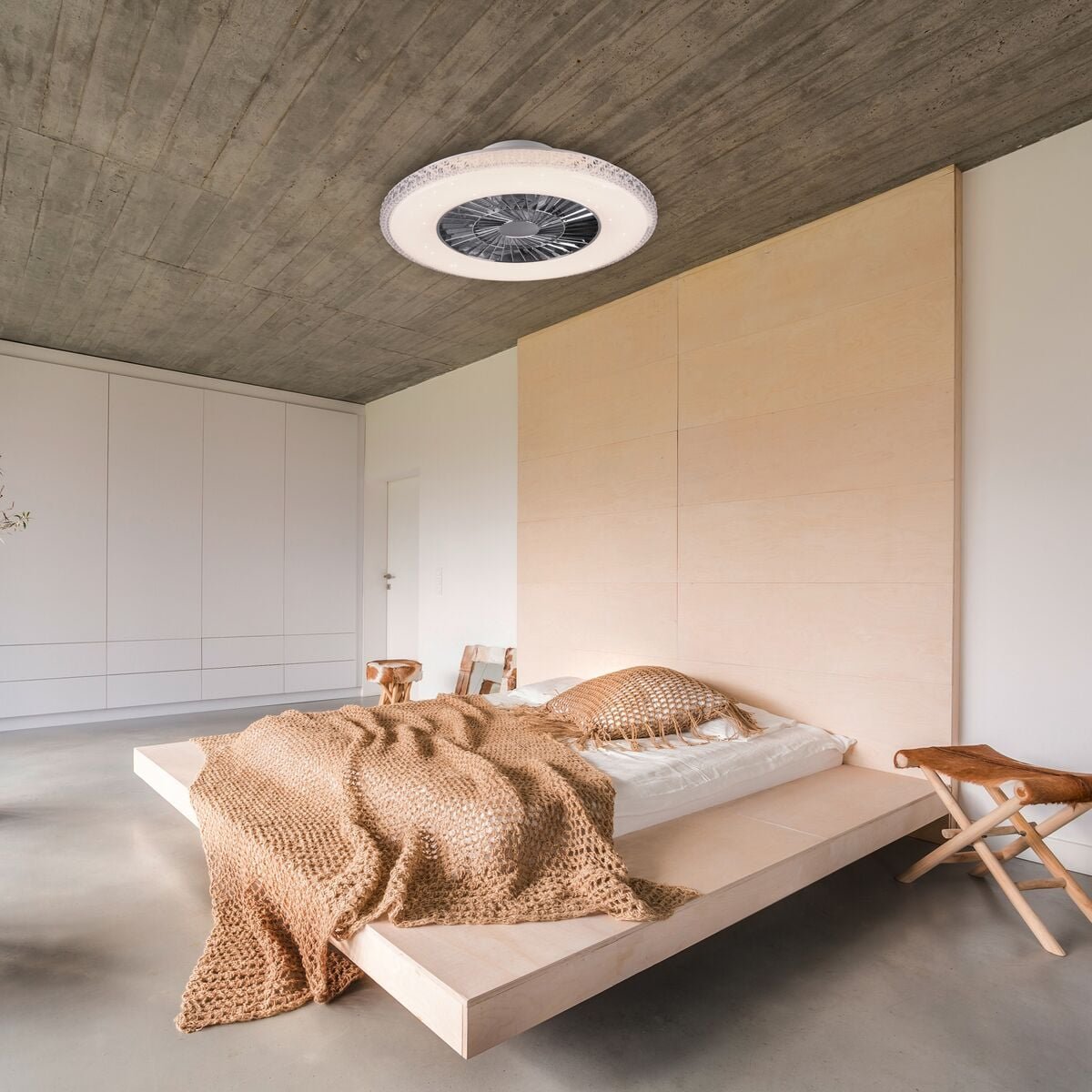 trio-harstad-tuuletin-led-kattovalaisin-o60-cm-valkoinen-kromi