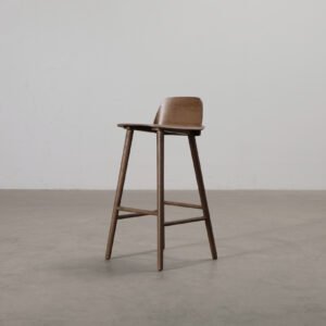 Muuto Nerd baarijakkara 75 cm dark stained oak