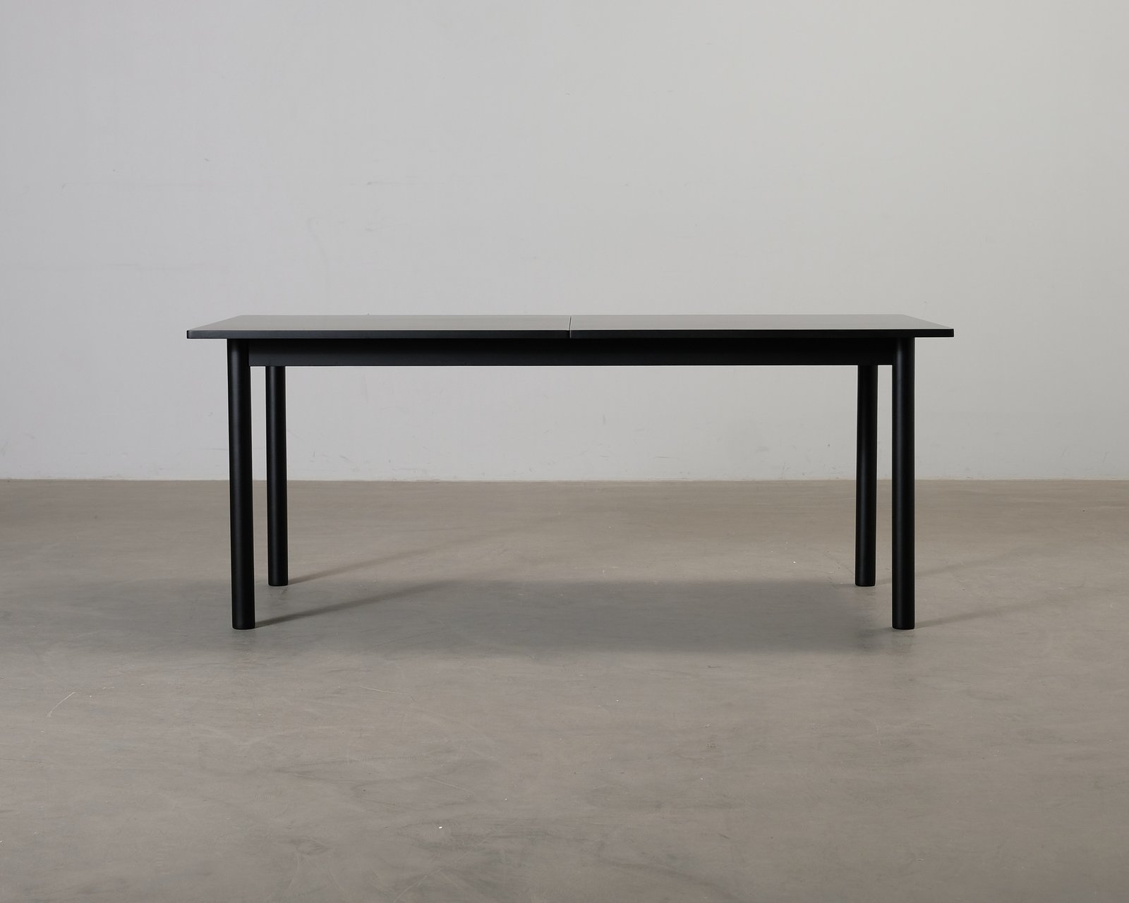 Decotique Milo jatkettava ruokapöytä 180-224 cm musta