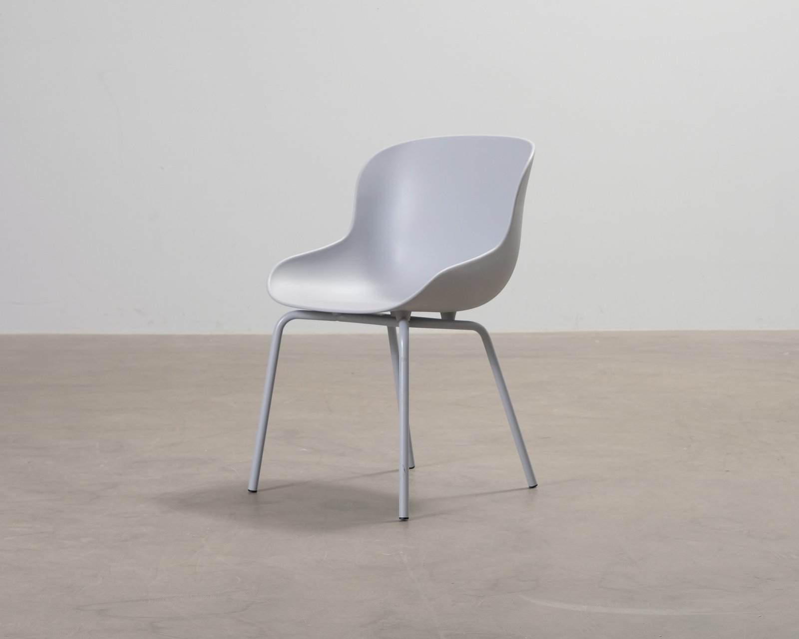 Normann Copenhagen Hyg tuoli harmaa