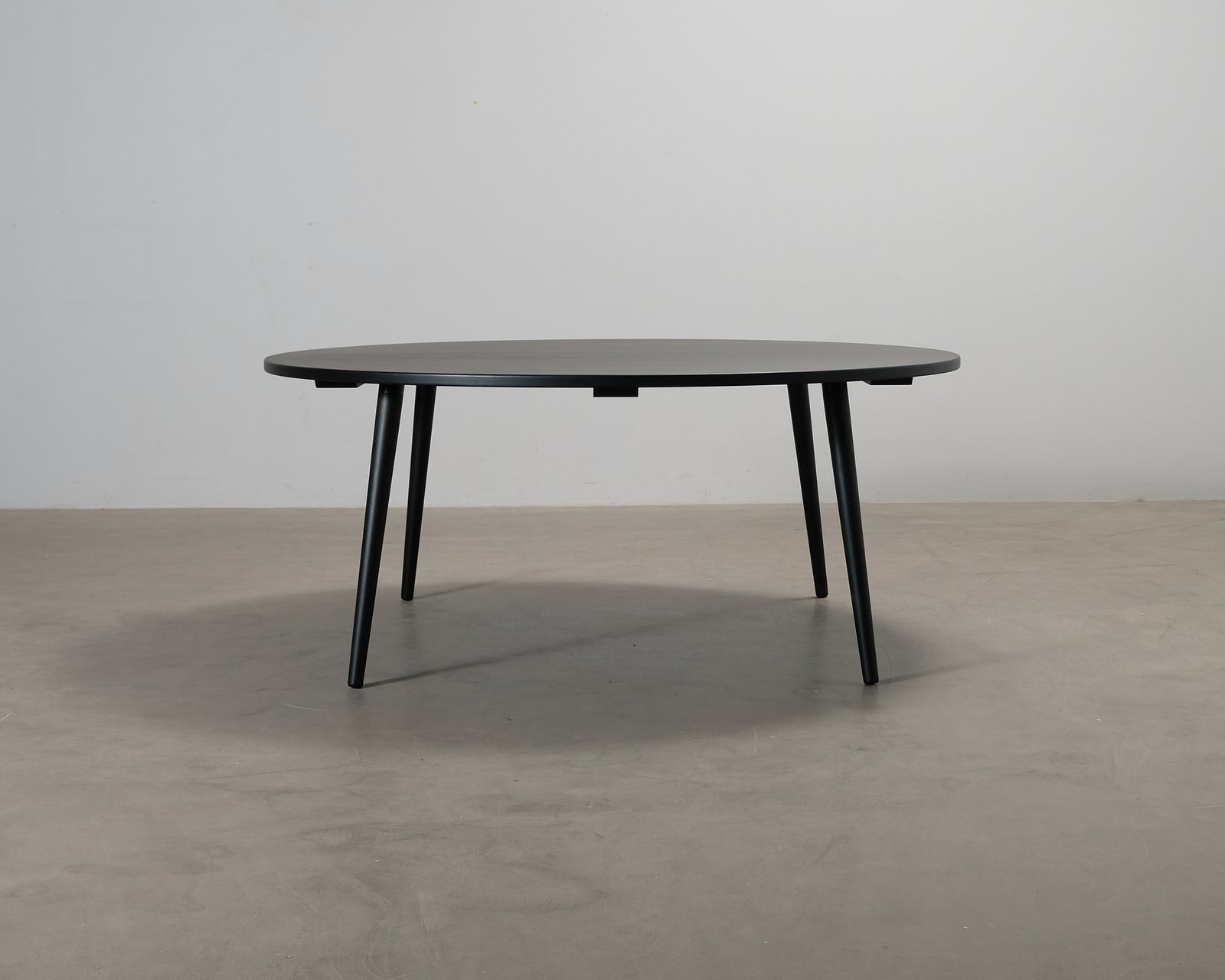 FeelDesign Tyra ruokapöytä ø 180 cm musta