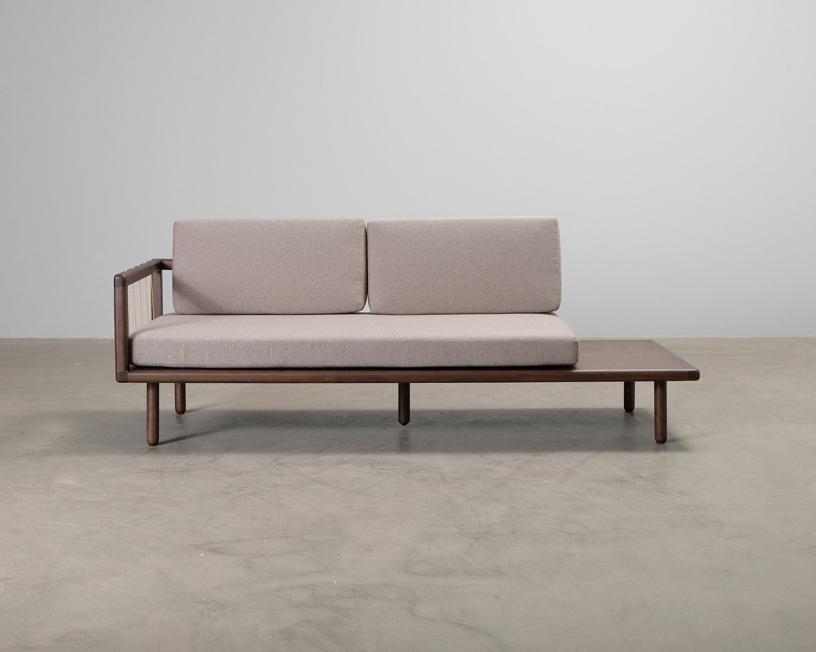 Sofacompany Hadley 3-istuttava daybed harmaa / pähkinä