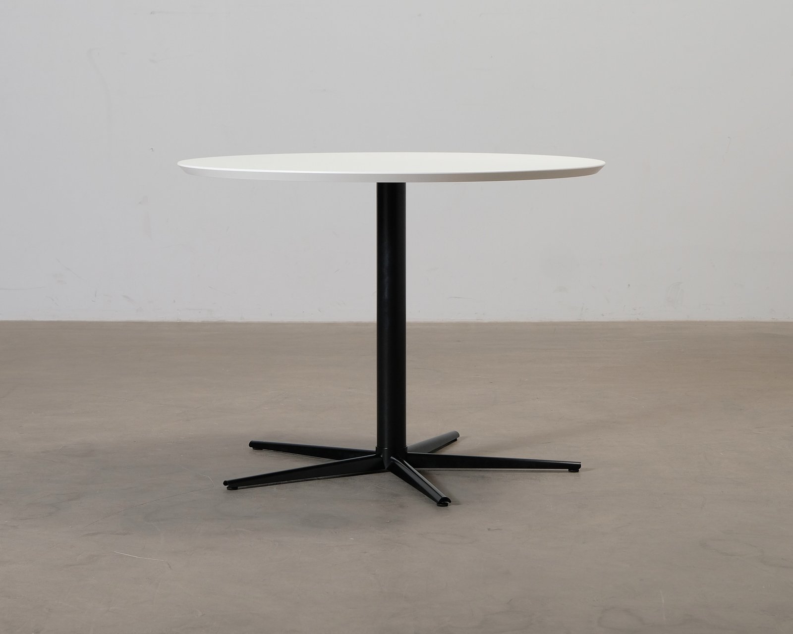 Sofacompany Allie ruokapöytä ø 120 cm valkoinen / musta