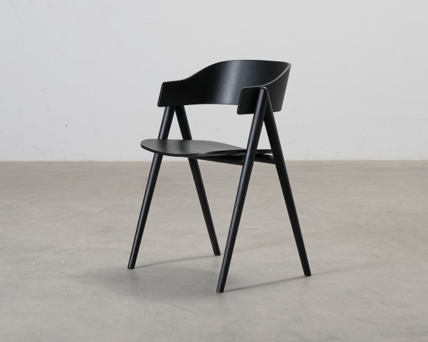 Forms & Objects Hennie ruokapöydän tuoli musta