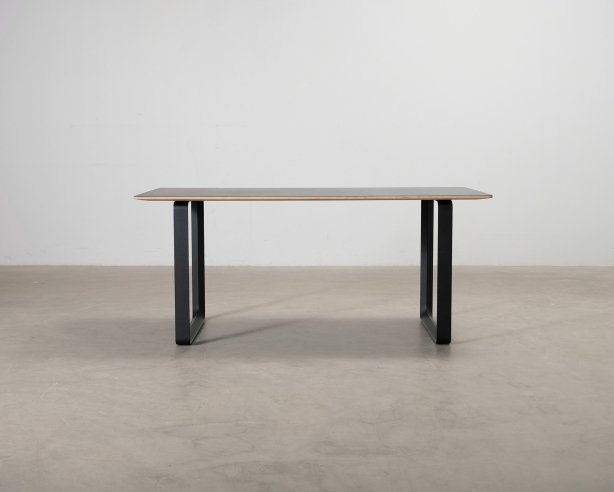 Muuto 70/70 pöytä musta