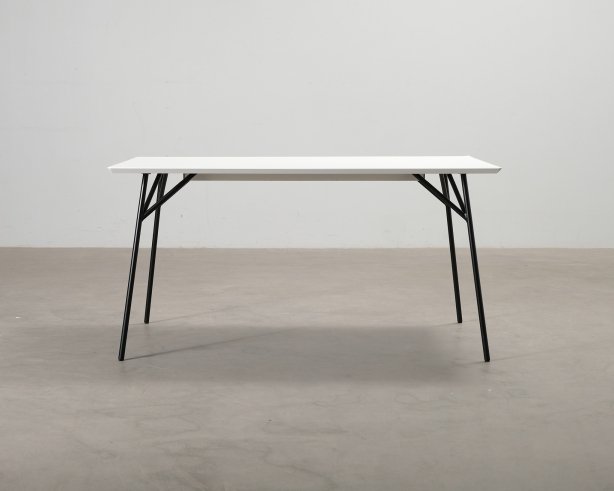 Sofacompany Allie ruokapöytä 150 cm valkoinen / musta