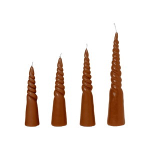 Ferm Living Twisted kynttilä Amber, 4 kpl setti