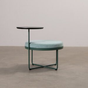 Johanson Design Shima pyöreä loungetuoli pöydällä