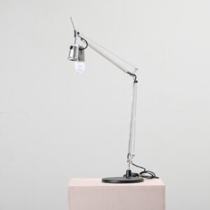 Artemide pöytävalaisin