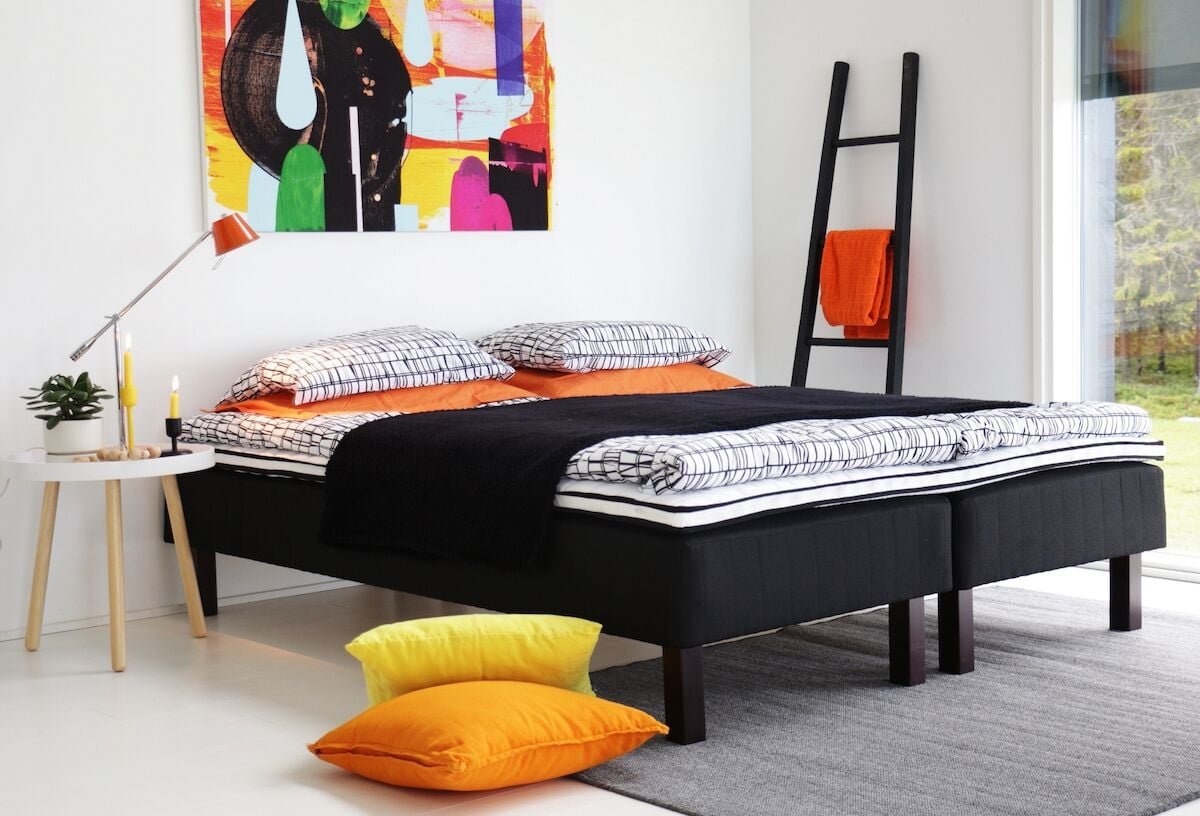 Lumi bonnell runkopatjasänky 180x200 musta Bianca, wenge jalat, ilman petauspa