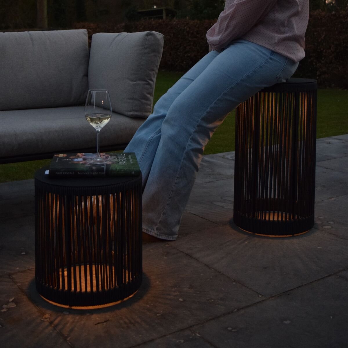 Lucide Pingi ladattava LED-lattiavalaisin sisä-ja ulkokäyttöön 61,5 cm musta