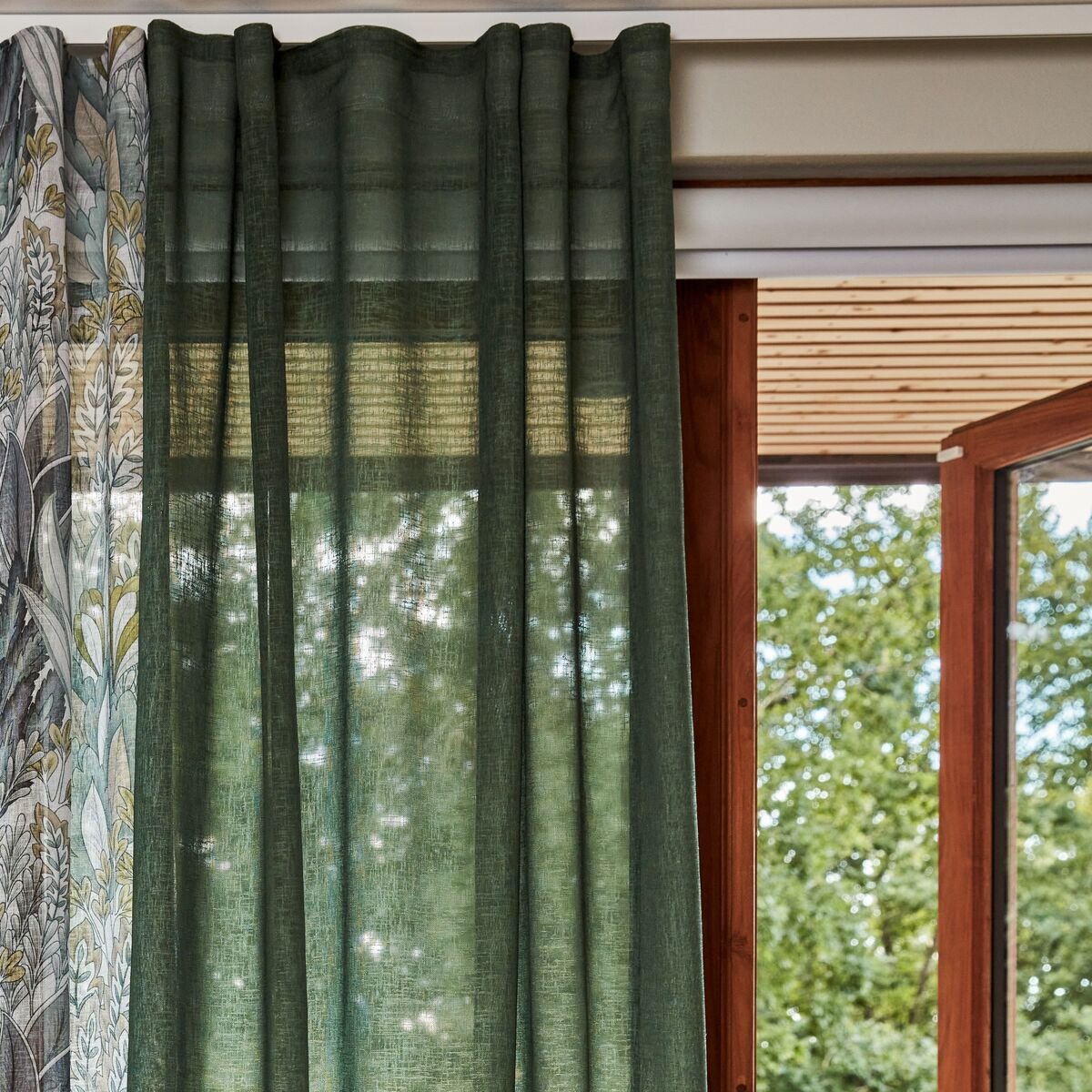 Noble House Mira sivuverhot 2 kpl 130x250 cm tummanvihreä