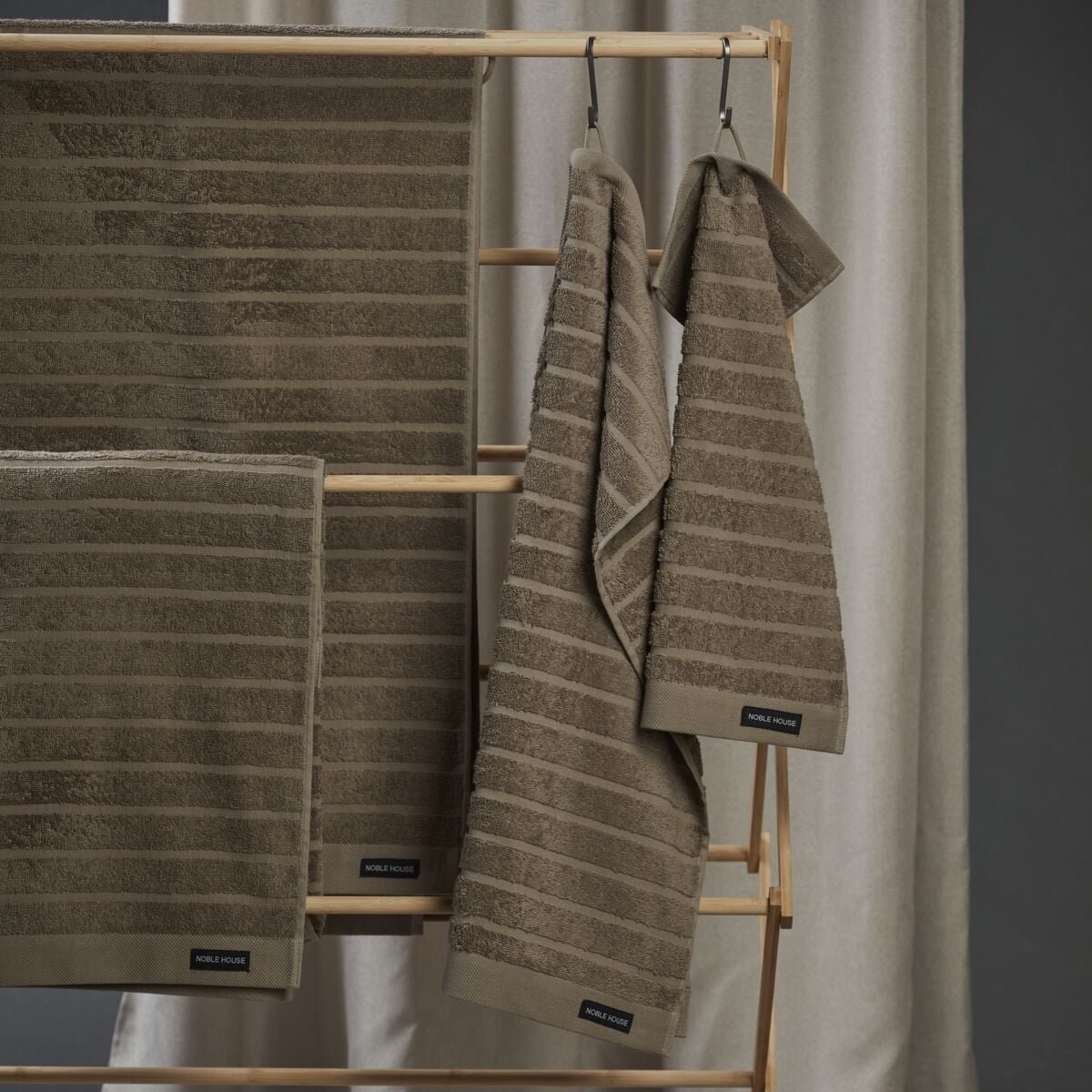 Noble House Novalie kylpypyyhe 90x150 cm taupe