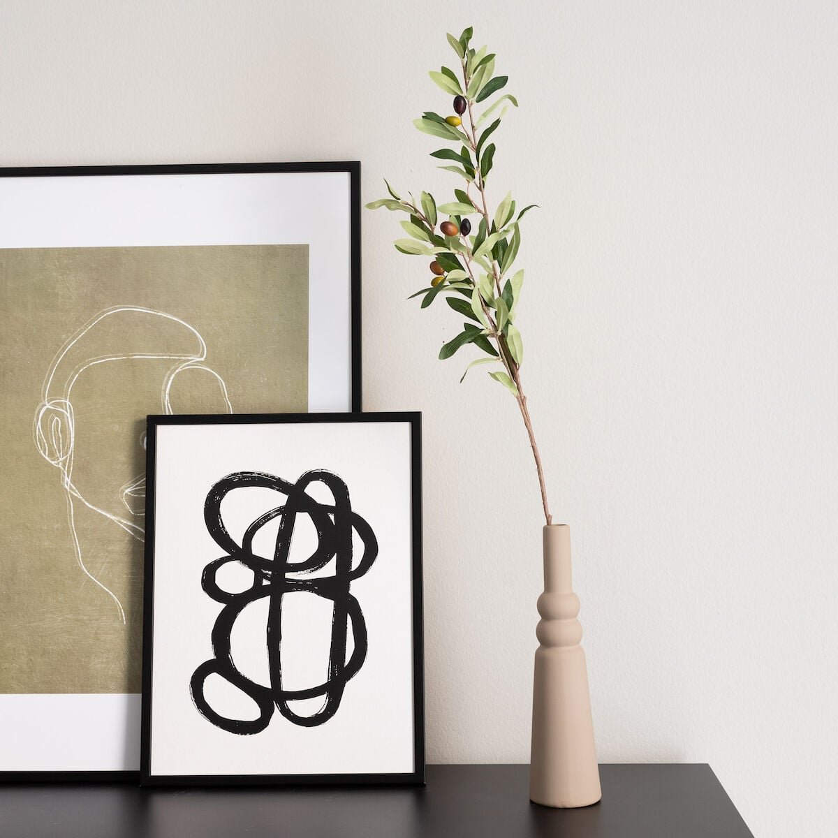 Oliivipuun oksa tekokasvi