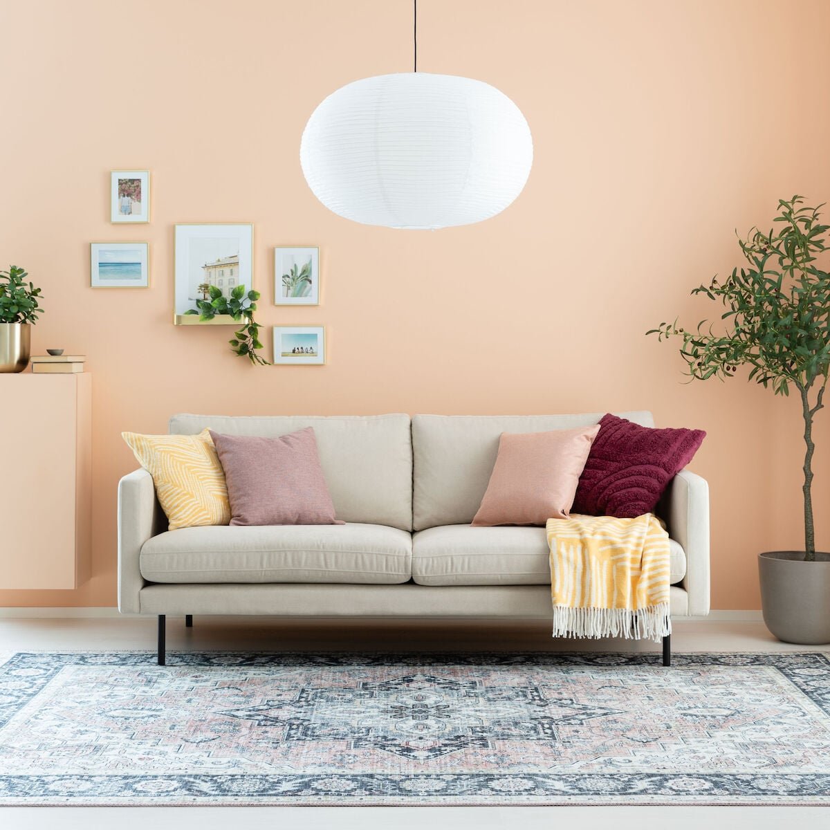 Scandic Copenhagen 3-istuttava sohva hiekka Soro 21, mustat jalat