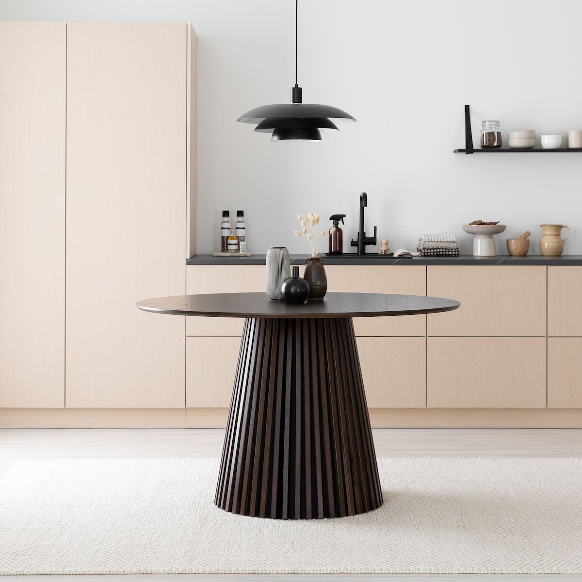 Villa pyöreä ruokapöytä Ø120 cm savutammi
