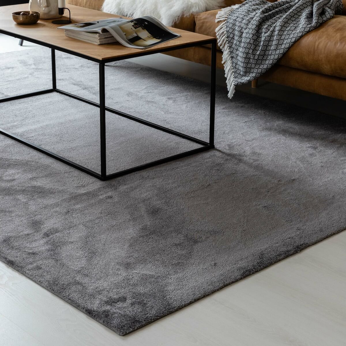 VM Carpet Hattara matto kantattu 80x200 cm tummanharmaa