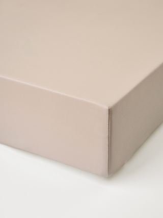 Soft Satin muotoonommeltu aluslakana hiekka