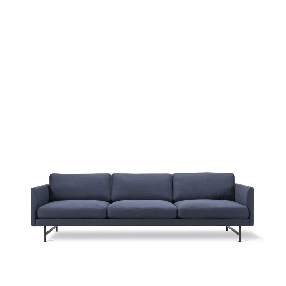 Fredericia Furniture Calmo 5623 sohva Sunniva 783 musta teräslamppu