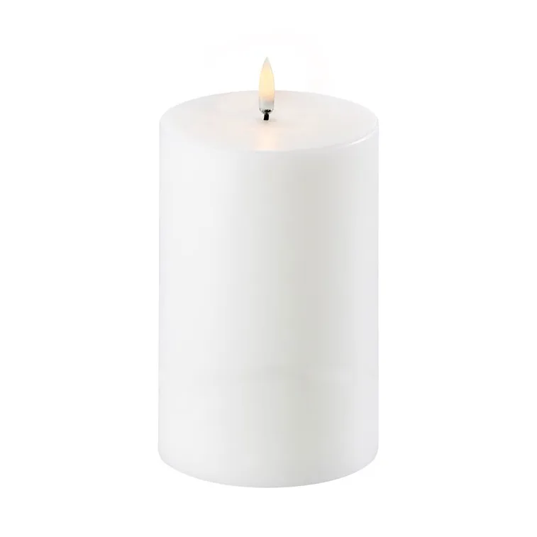 Uyuni Lighting Uyuni LED Pöytäkynttilä valkoinen Ø 10,1 cm 15,2 cm