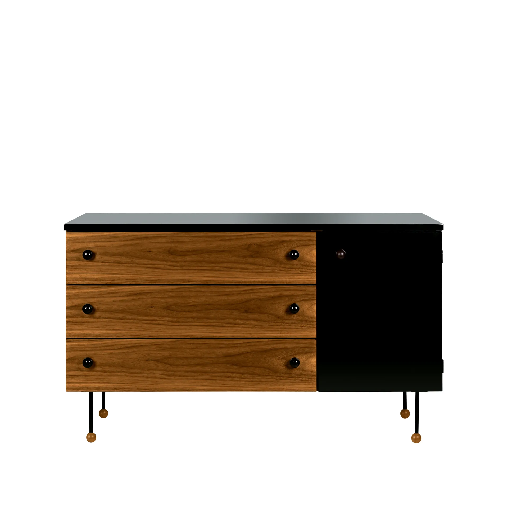 GUBI 62 Dresser -lipasto American walnut, 3 laatikkoa