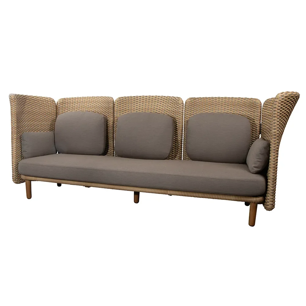 Cane-line, Arch 3-istuttava sohva korkealla käsinojalla/selkänojalla.