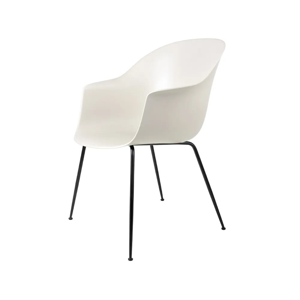 GUBI Bat tuoli Alabaster white, musta teräsrunko