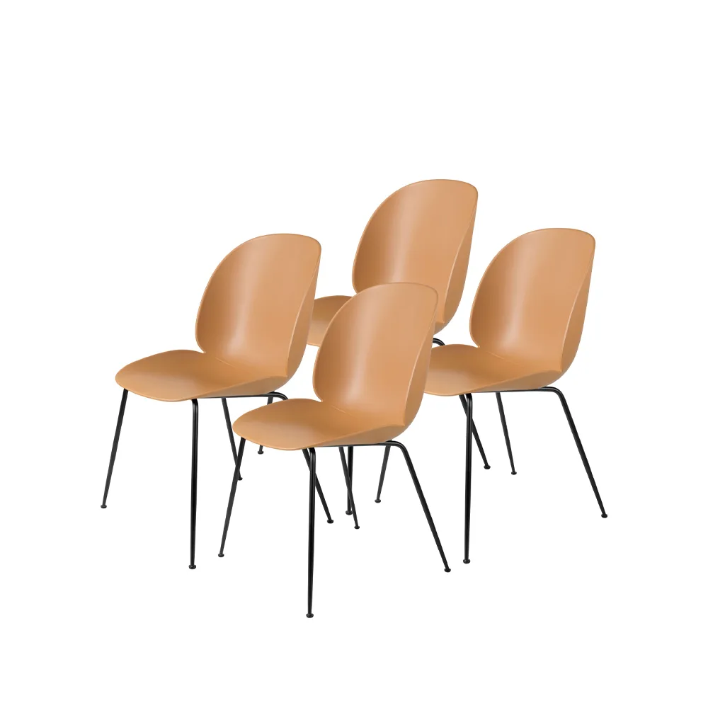 GUBI Beetle tuoli 4-pakkaus Amber brown, musta teräsrunko
