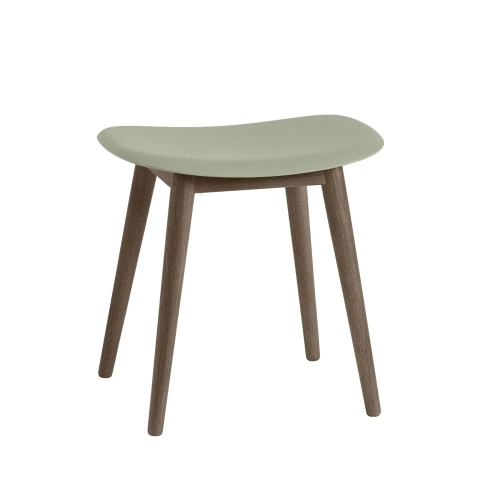 Muuto Fiber rahi Dusty green, tummanruskeaksi petsatut puujalat