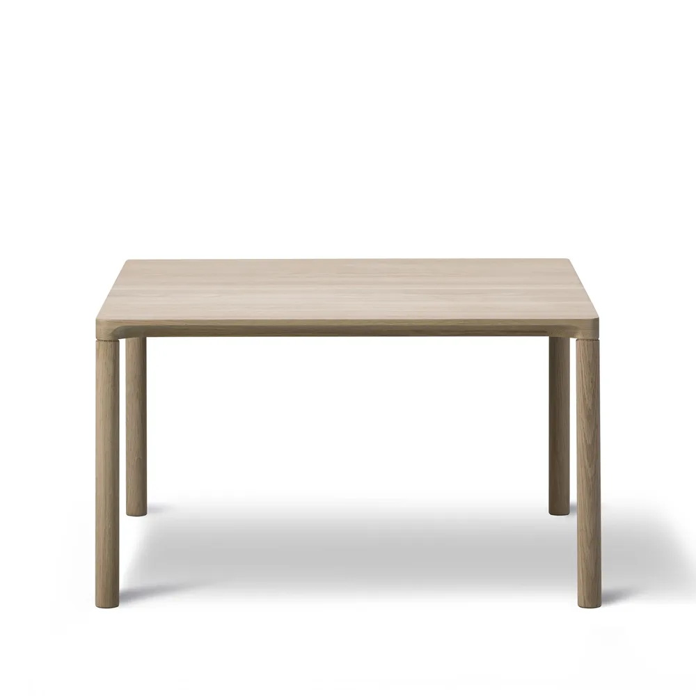 Fredericia Furniture Piloti 6725 sivupöytä Lakatttu tammi korkeus 41 cm