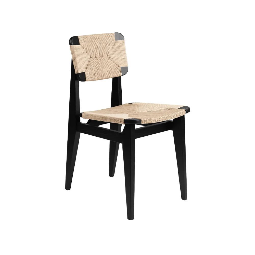 GUBI C-Chair tuoli Black stained oak, luonnonpunottu istuinosa ja selkänoja
