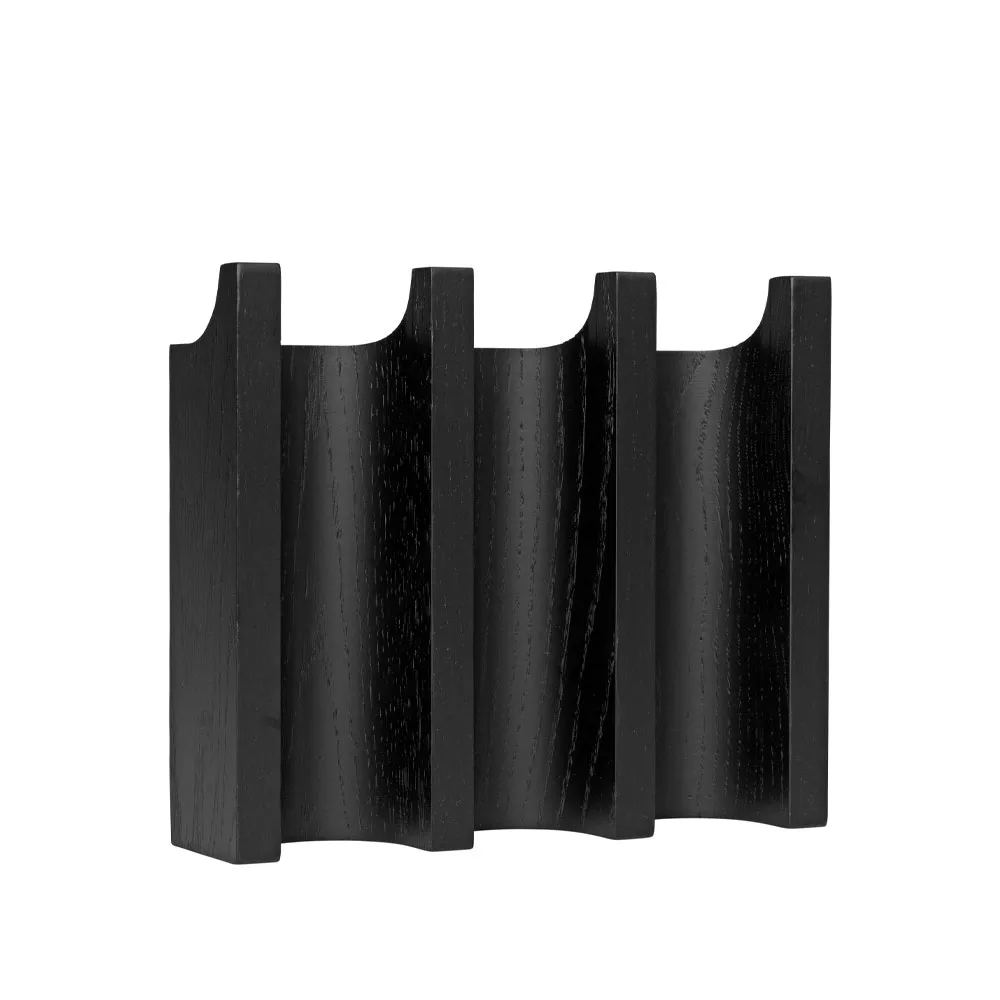 Kristina Dam Studio Column vaateripustin Oak black lacquered