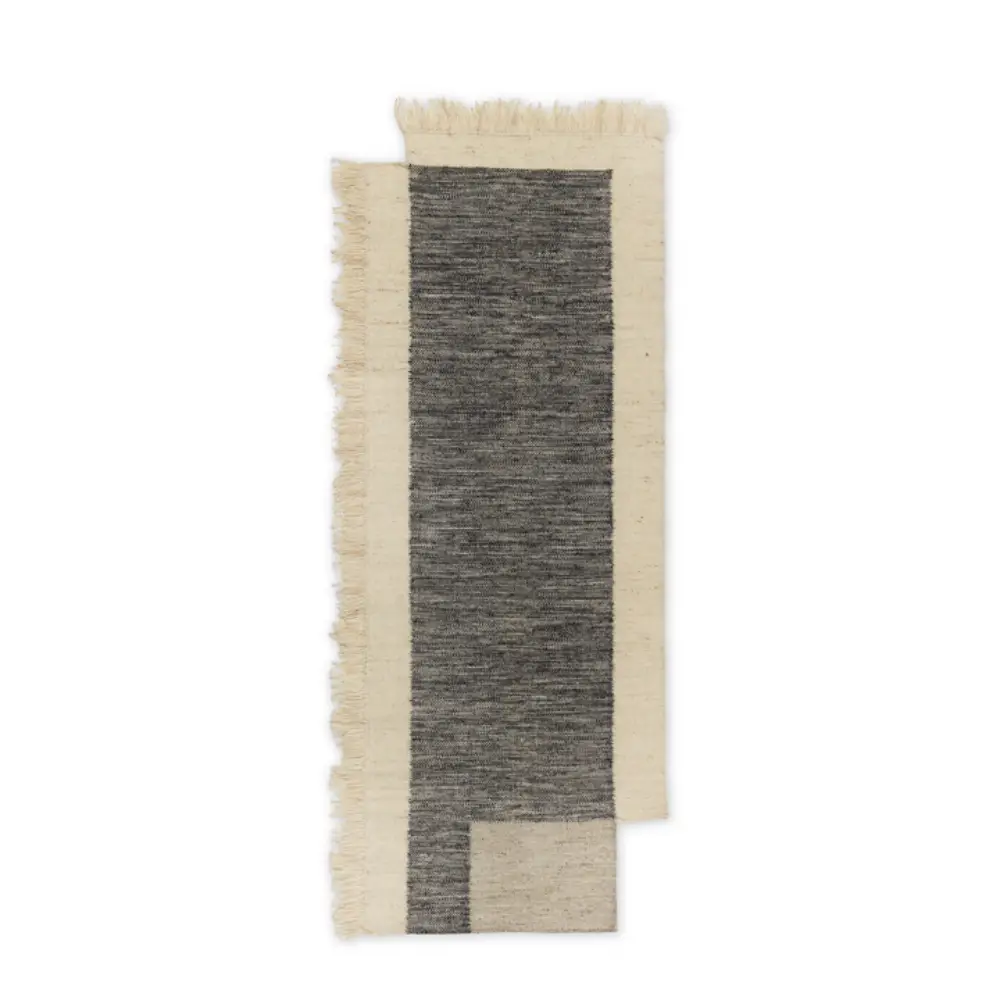 Ferm Living, Counter Käsin kudottu villamatto 80x200 cm - Charcoal/Off-white