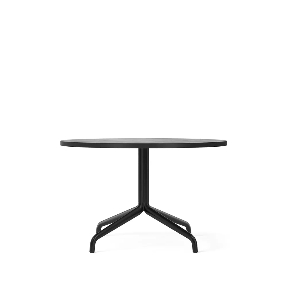 Audo Copenhagen Harbour Column -loungepöytä Oak black, musta teräsrunko