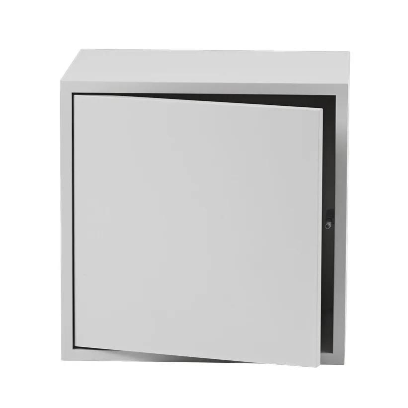Muuto Stacked 2.0 hyllyjärjestelmä ovella, medium vaaleanharmaa