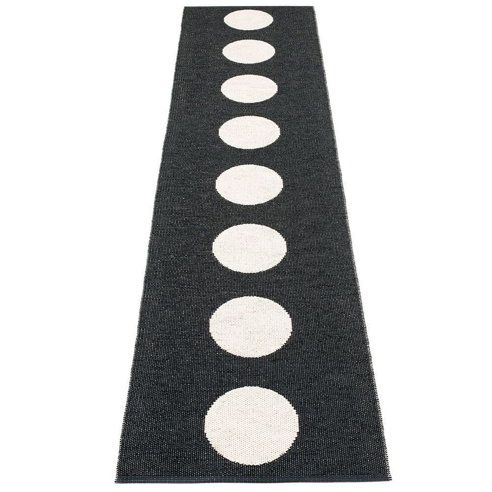 Pappelina, Vera matto 70x300 cm black/vanilla