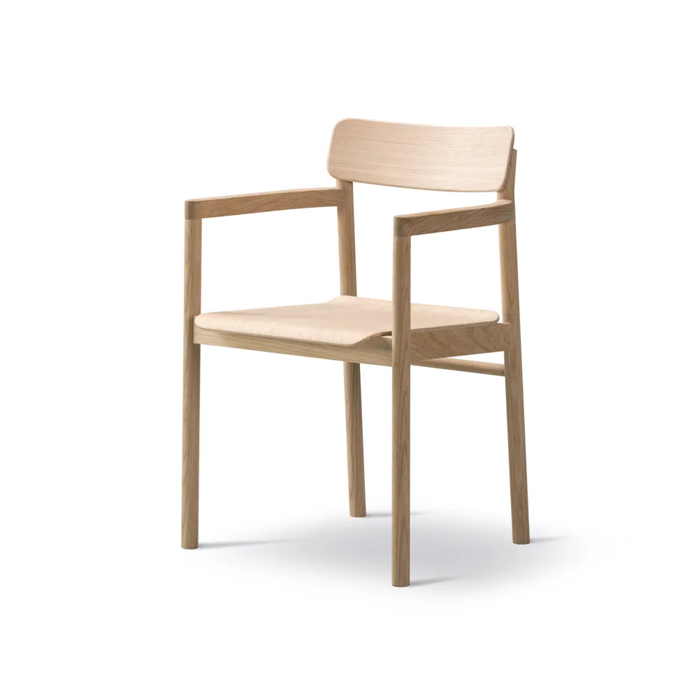 Fredericia Furniture Post 3445 käsinojatuoli Lakkalakattu tammi