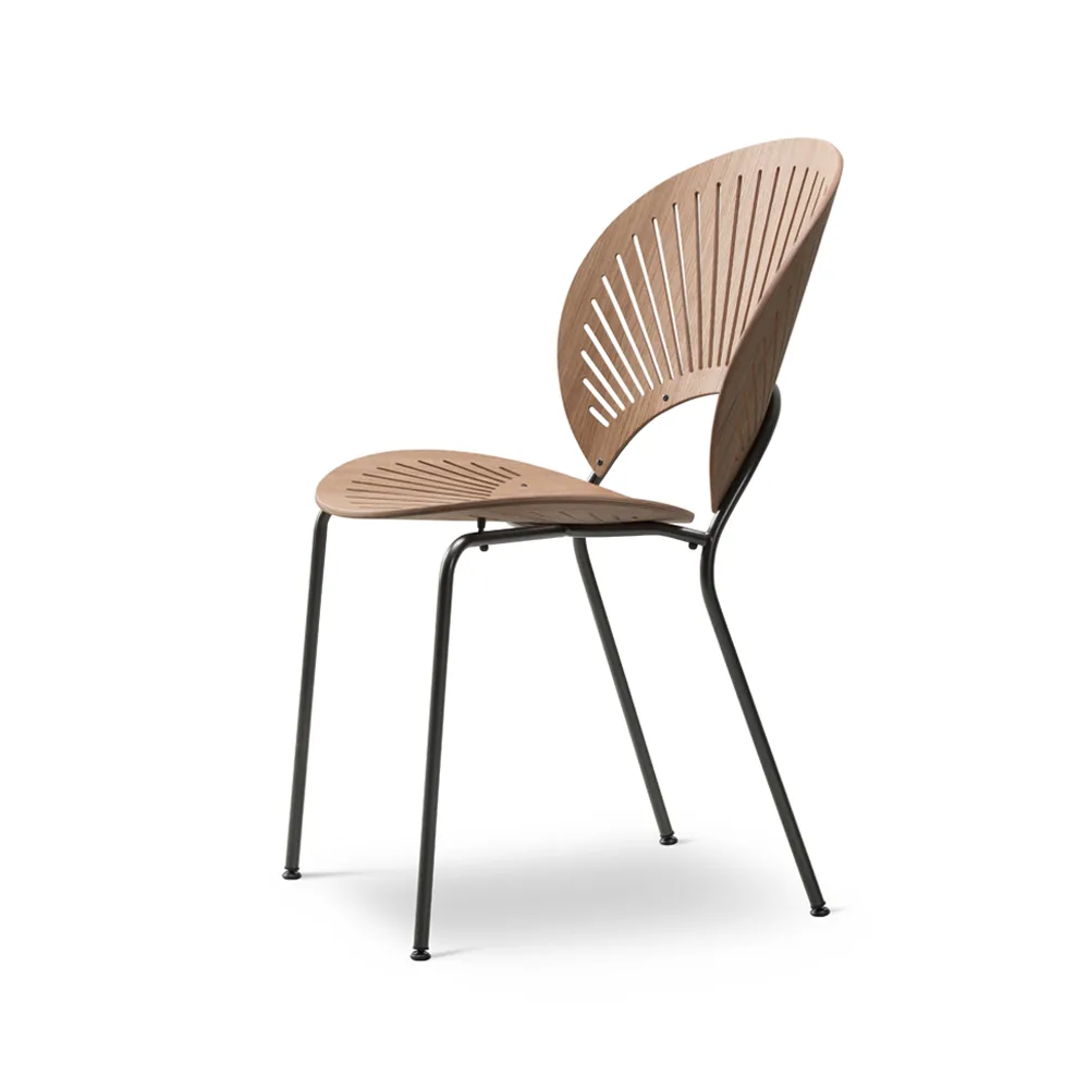 Fredericia Furniture Trinidad 3398 tuoli Kirkasilattu tammijalka musta